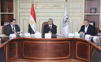محافظ بني سويف يناقش مستجدات الموقف التنفيذي لمشروع تطوير مصنع تدوير القمامة بسمسطا