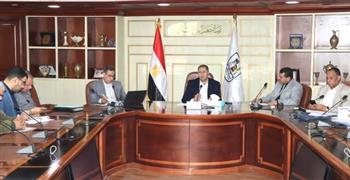 السكرتير العام لبني سويف يناقش مستجدات الموقف التنفيذي والمالي لمشروعات الخطة الاستثمارية للعام الجاري