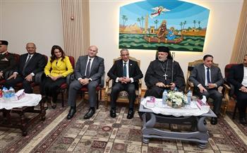 محافظ الجيزة يزور الكنيسة الكاثوليكية لتقديم التهنئة بمناسبة عيد القيامة المجيد 