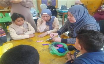 ورش فنية مبهجة بمكتبة الفيوم العامة لتنمية إبداع الأطفال