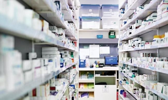 «الـــدواء» ينجو من «الآثار الجانبية» لـ«الحـــــرب»