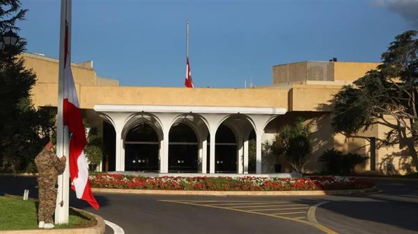 الرئاسة اللبنانية تنكس الأعلام حداداً على شهداء الاعتداءات الإسرائيلية 