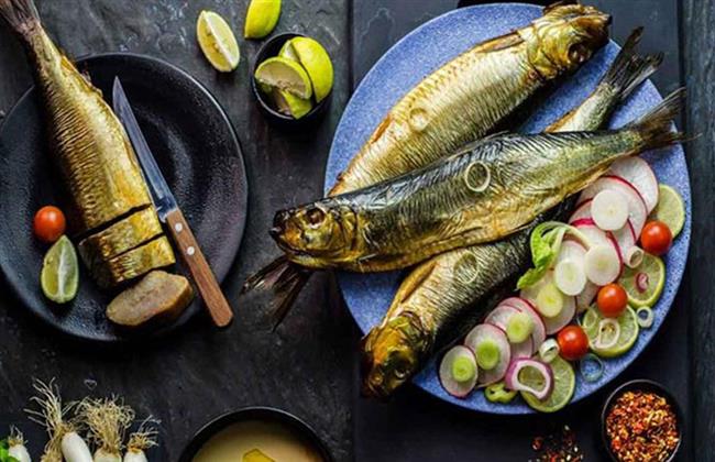 استشارية بالقومية للبحوث توضح أسباب مخاطر الفسيخ علي الصحة