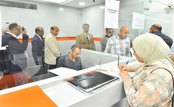 محافظ أسيوط: كفاءة الأداء وتيسير الإجراءات يدعمان خطط التنمية 