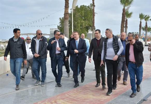 استعدادات مكثفة لتجهيز شاطئ بورسعيد ورفع جاهزيته لاستقبال المواطنين بأعياد الربيع 
