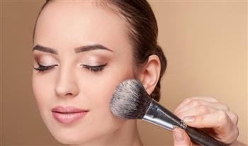 لجمالك.. خطوات سريعة لمكياج مثالي في 5 دقائق