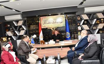 محافظ أسوان يبحث مع وفد التنمية المحلية دعم قطاع المشروعات المتوسطة والصغيرة