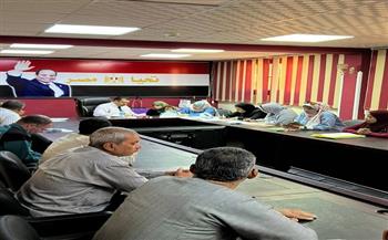 رئيس مدينة سفاجا يعقد لقاءًا جماهيريًا مع 43 مواطن للاستماع إلى مطالبهم وحل مشكلاتهم 