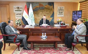 محافظ الفيوم يناقش آليات التعاون المشترك مع نادي أعضاء هيئة تدريس الجامعة