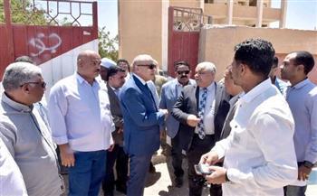 محافظ الأقصر يتفقد حواجر المريس والضبعية ويوجه بحزمة قرارات خدمية وتنموية 