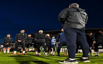 معتمد جمال يجتمع مع لاعبي الزمالك قبل المران الأخير لمواجهة شباب بلوزداد