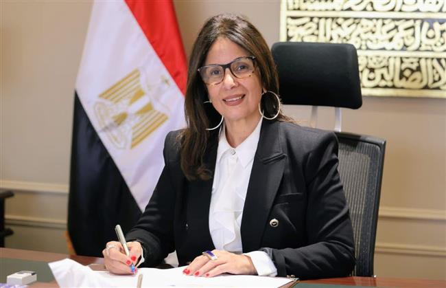 وزيرة الثقافة تهنئ الرئيس السيسي وعمال مصر بعيد العمال