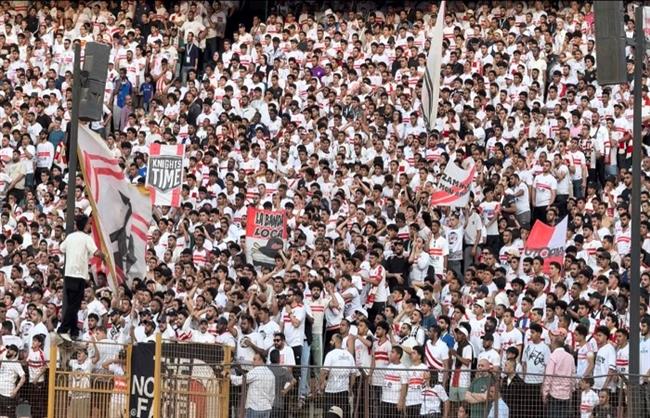 القمة 132.. جماهير الزمالك تلهب حماس لاعبيها لحسم لقب الدوري