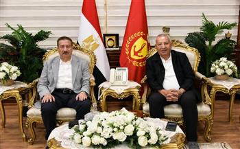 محافظ بورسعيد يلتقي رئيس النادي المصري