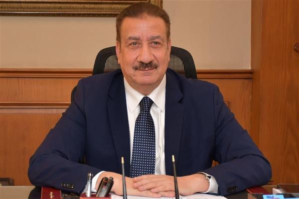 محافظ بورسعيد يهنئ عمال المحافظة بمناسبة الاحتفال بعيد العمال 