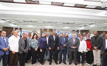 محافظ البحر الأحمر يتفقد أعمال القافلة الطبية للجامعة البريطانية بالغردقة
