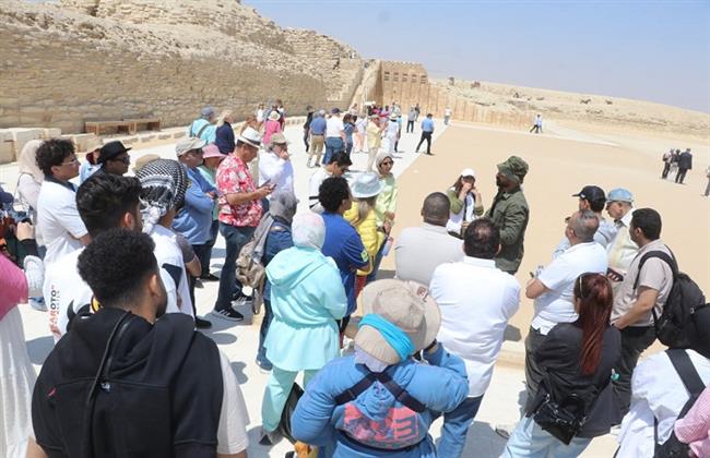 مؤسسة «زاهي حواس للآثار» تكشف أسرار بناء الأهرامات في جولة علمية بـ «سقارة ودهشور»   
