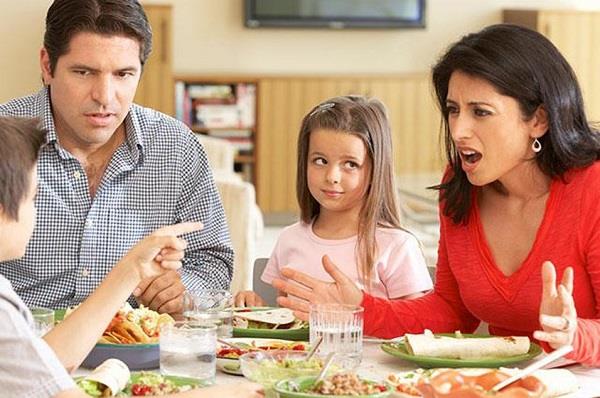 مع اقتراب العيد والامتحانات.. نصائح للتعامل مع ضغط المواسم والمناسبات دون توتر عائلي