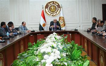 وزير العمل: المرحلة الحالية تتطلب أداءً ميدانيًا حقيقيًا وتواجدًا فعالًا بين المواطنين ومواقع العمل والإنتاج