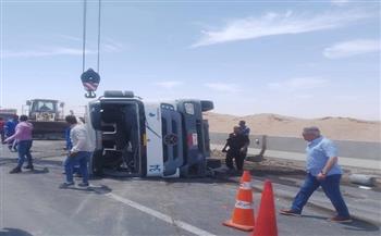 تجنبًا للتكدس المروري.. رئيس حي جنوب الغردقة يتابع أعمال رفع سيارة نقل ثقيل انقلبت على الطريق الدائري 