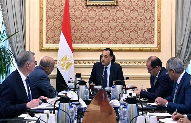 رئيس الوزراء يتابع الجهود الحكومية لتوفير المنتجات البترولية وتعزيز المخزون