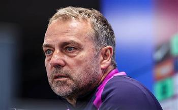 كلاسيكو الأرض.. شارات سوداء ودقيقة حداد تكريمًا لوالد فليك قبل مباراة برشلونة والريال   