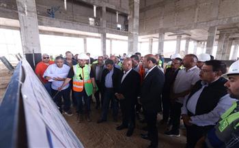 وزير النقل يتفقد مواقع العمل بالخط الثاني من شبكة القطار الكهربائي السريع