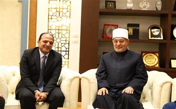 نائب رئيس هيئة الرقابة النووية والإشعاعية يزور مفتي الجمهورية تقديرا لدعمه التوعوي لمجلة الهيئة