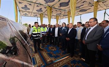  وزير النقل يشهد التشغيل التجريبي لميناء دندرة النهري بمحافظة قنا