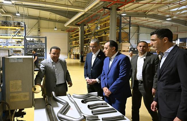 مدبولي: توجيهات رئاسية بمواصلة تعزيز التعاون مع القطاع الخاص لدعم استراتيجية توطين صناعة السيارات