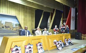 محافظ الأقصر يشهد تسليم جوازات سفر حجاج الجمعيات الأهلية ويودعهم لأداء الفريضة