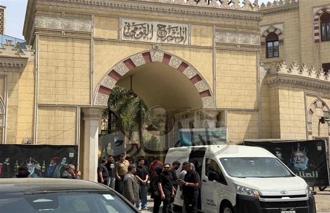 تتنفيذا لوصيته.. مرور جثمان عبد الرحمن أبو زهرة من أمام مسجد الحسين والمسرح القومي 