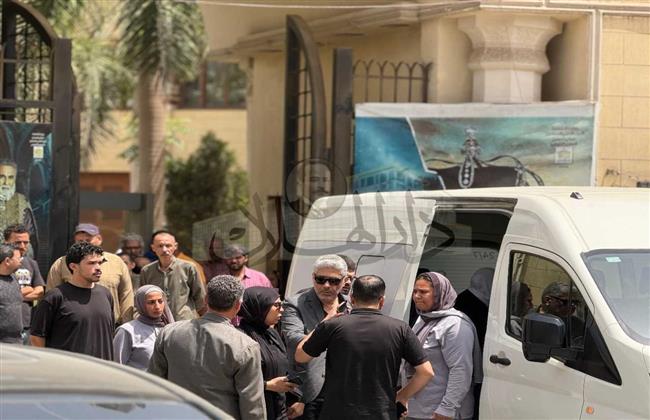 نجوم الفن يودعون عبد الرحمن أبو زهرة من مسجد الشرطة بالشيخ زايد| صور 