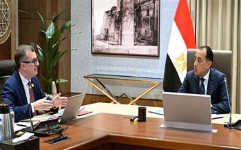 رئيس الوزراء يتابع مع وزير التخطيط الموقف التنفيذي لخطة العام المالي 2025 - 2026