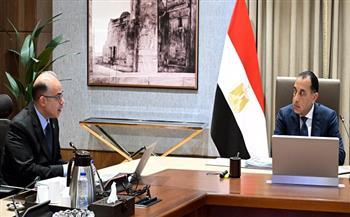 مدبولي يستعرض مع وزير الاستثمار خطة تطوير المناطق الاستثمارية
