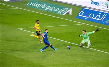 الدوري السعودي.. الهلال يخطف التعادل مع النصر ويؤجل حسم اللقب