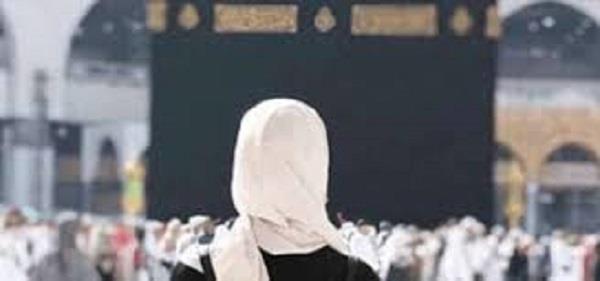 هل يجوز سفر المرأة للحج بدون محرم؟.. الأزهر للفتوى يوضح