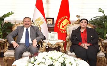 محافظ بورسعيد يستقبل رئيس قطاع الرعاية الصحية الأولية وتنمية الأسرة بوزارة الصحة