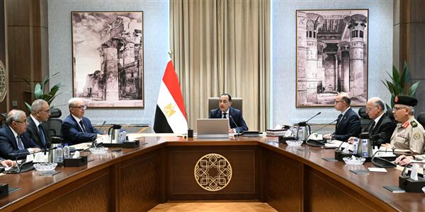رئيس الوزراء يتابع ملف طرح عدد من الشركات الحكومية في البورصة 