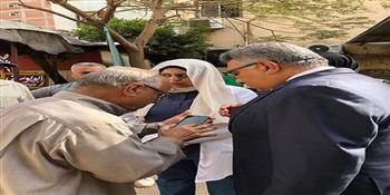 محافظ الدقهلية يزور عيادة التأمين الصحي بجديلة ويثمن الالتزام بمواعيد الحضور من كافة الأطقم الطبية
