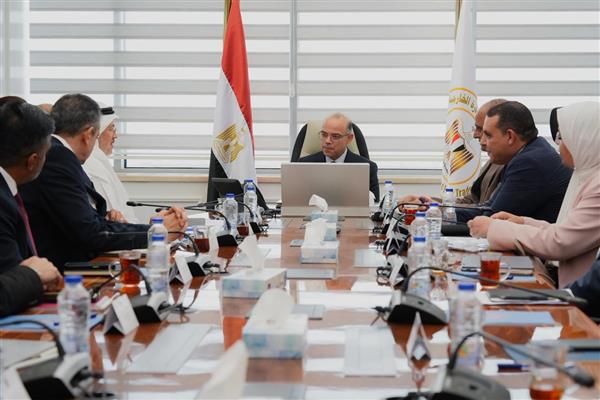 وزير الاستثمار يبحث مع المؤسسة الدولية الإسلامية لتمويل التجارة تطوير برامج التمويل 