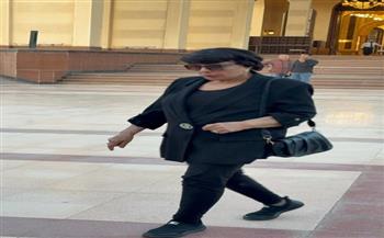 حرصًا على وداعه الأخير.. فردوس عبد الحميد من أوائل الحضور في عزاء عبد الرحمن أبو زهرة
