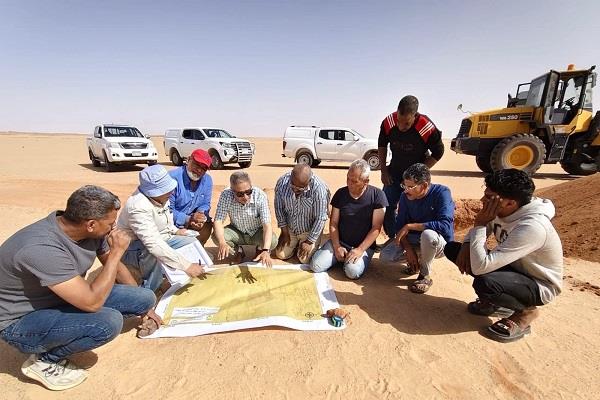 "بحوث الصحراء" يواصل حصر وتصنيف الأراضي الصحراوية على محور الداخلة – شرق العوينات في الوادي الجديد