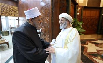 شيخ الأزهر يناقش مع أمين عام الإفتاء العماني سبل تعزيز التعاون المشترك