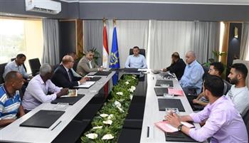 محافظ أسوان يتابع جهود لجنة إسترداد الأراضى لتسريع أعمال الرفع المساحى ودعم حقوق المنتفعين