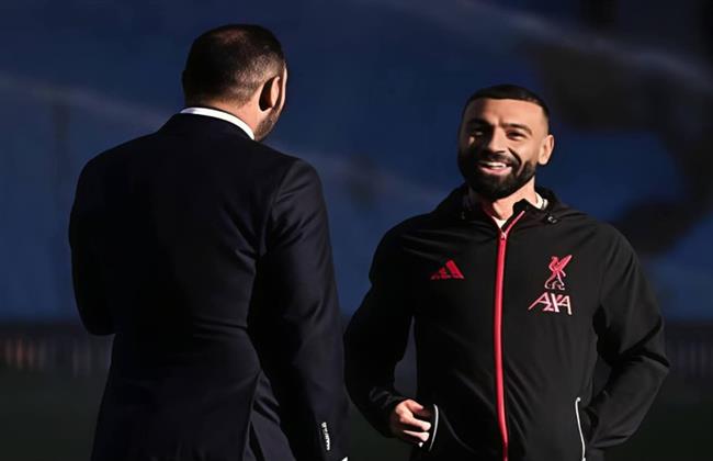 الدوري الإنجليزي.. محمد صلاح يلتقي أحمد المحمدي قبل مواجهة الليفر وأستون فيلا  