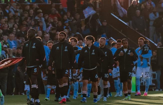الدوري الإنجليزي.. انطلاق مواجهة ليفربول وأستون فيلا تحت أنظار محمد صلاح  