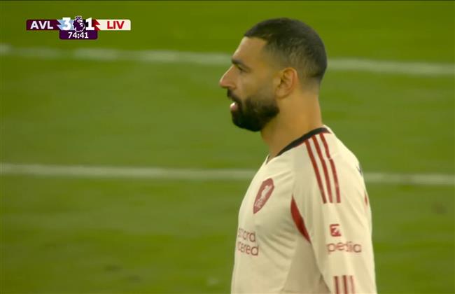 الدوري الإنجليزي.. سلوت يستنجد بمحمد صلاح بعد التأخر أمام أستون فيلا بثلاثية  