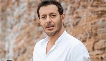 نقل والد مصطفى شعبان إلى المستشفى بعد تعرضه لوعكة صحية مفاجئة  