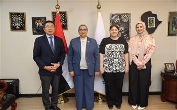 رئيسة القومي للمرأة تستقبل سفير سنغافورة لبحث سبل التعاون في مجال تمكين المرأة